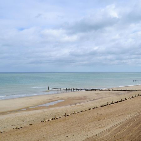 Rosemarys Sea View Villa Bacton  Exteriör bild
