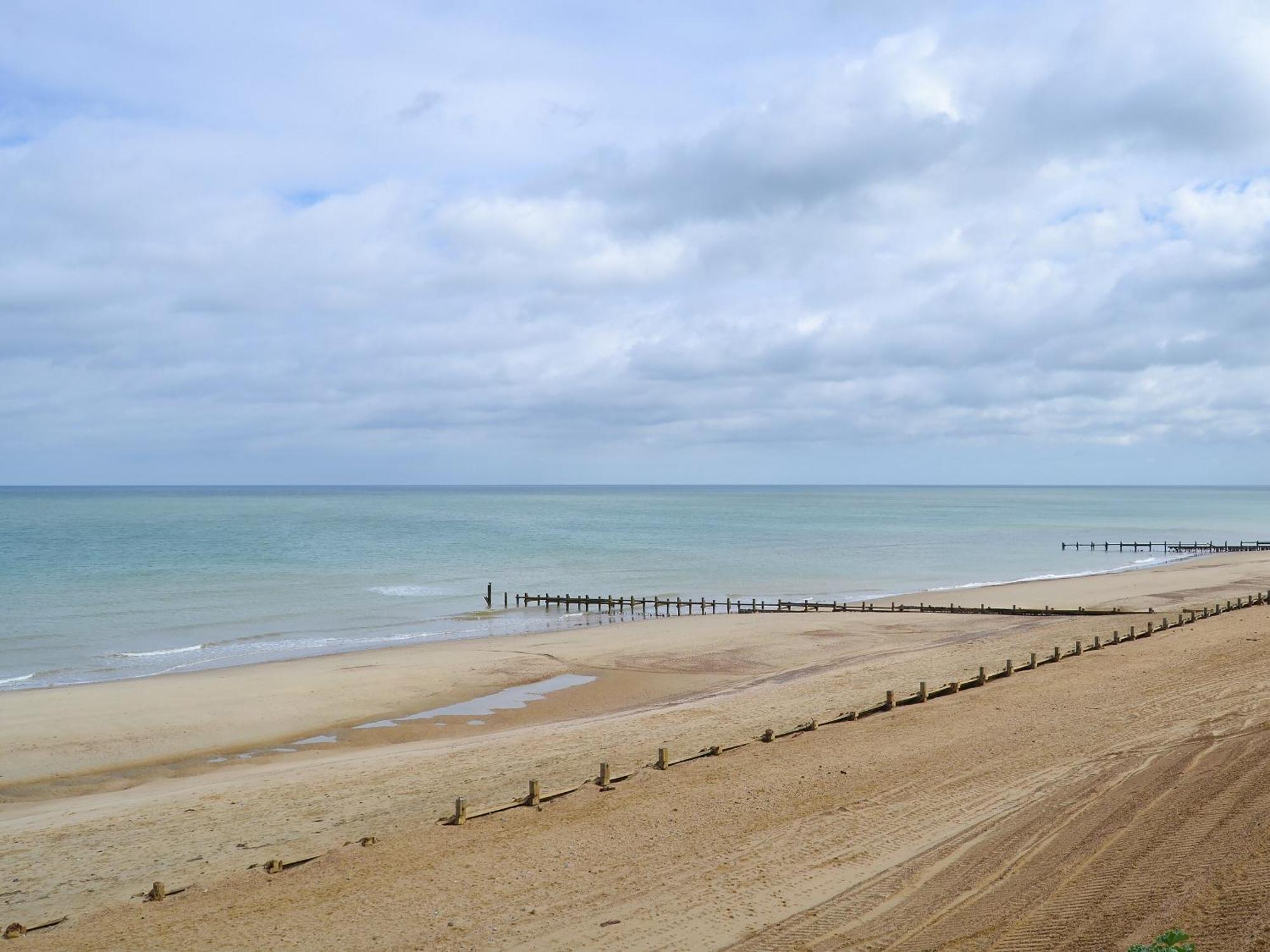 Rosemarys Sea View Villa Bacton  Exteriör bild